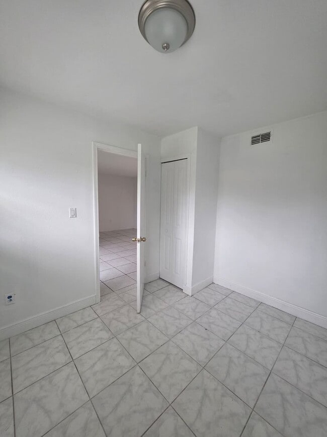 Building Photo - LAS PALMAS AT SAND LAKE CONDO