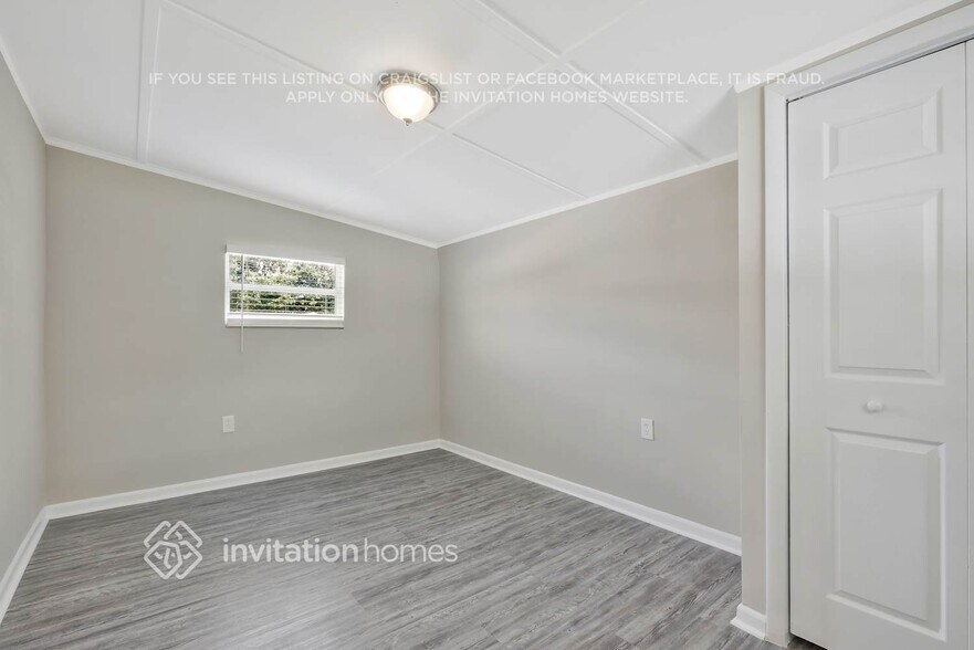 Building Photo - 1761 Merivale Rd S