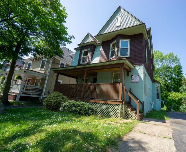 Primary Photo - 209 Harvard Pl