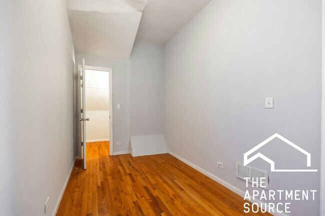 Building Photo - 2416 N Maplewood Ave