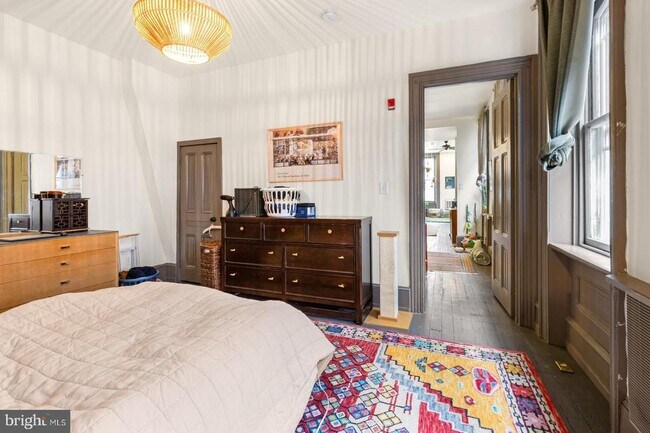 Building Photo - 2318 E York St