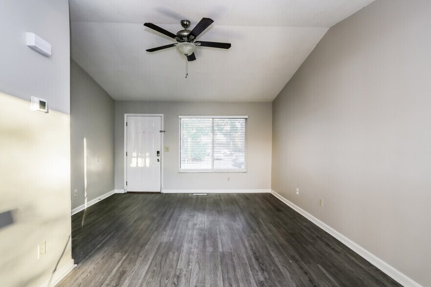 Building Photo - 3117 Falcon Bridge Dr
