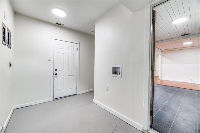 Building Photo - 1230 Bellaire Dr