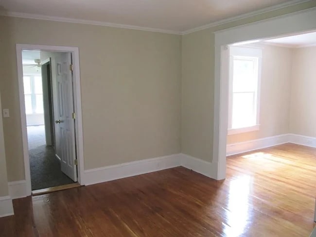 Building Photo - 2141 Hollins Rd NE