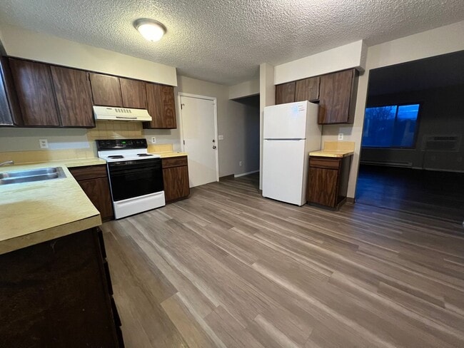 Building Photo - Lily1852 (KC-AM)