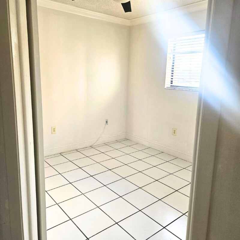 Building Photo - 5460 W 31st Ct