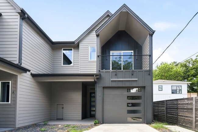 Building Photo - 935 E 51st St