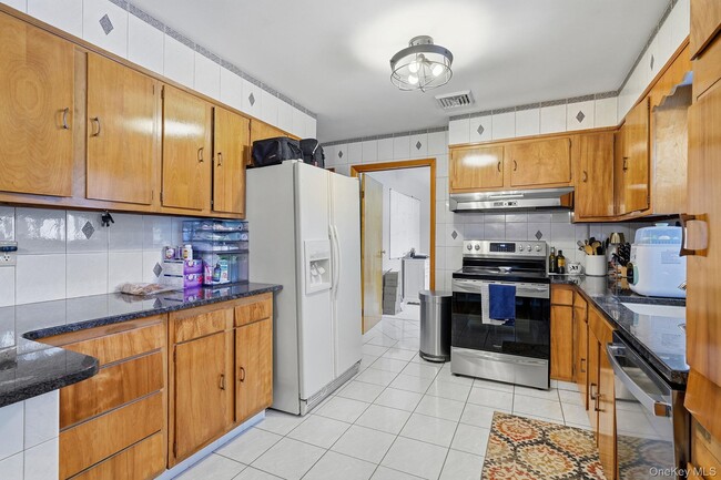 Building Photo - 946 NY-311