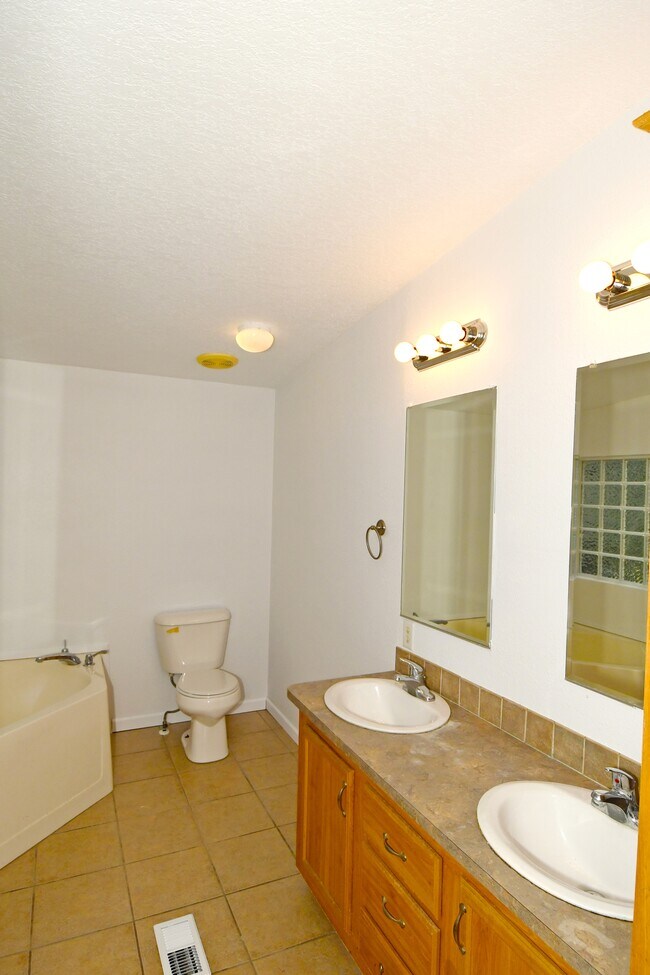 Building Photo - 2820 Toho Trail