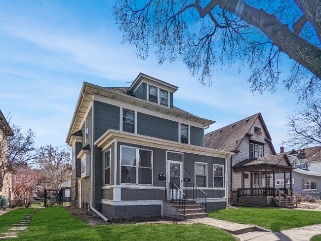 Building Photo - 2707 Fremont Ave S
