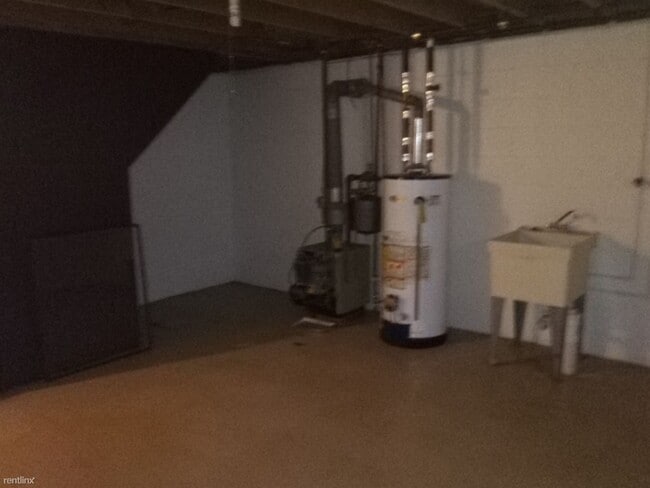 Building Photo - 2 br, 1 bath Duplex - 6111 Weiss St