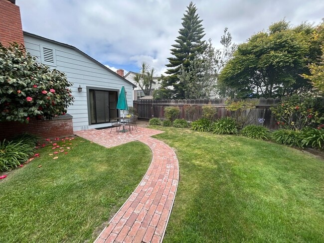 Building Photo - 2BR/ 1BA House In South Salinas