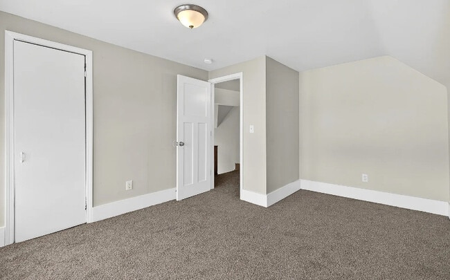 Building Photo - 458 Kling St