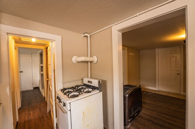 Building Photo - 1111 E Flint St