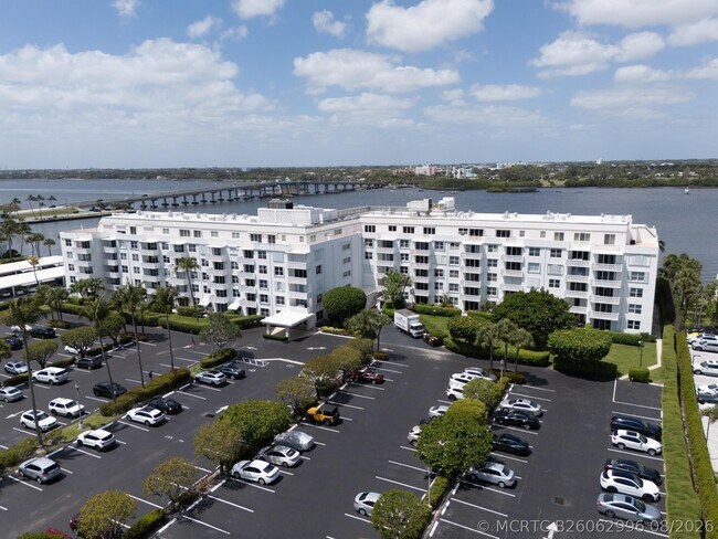 Building Photo - 2840 S Ocean Blvd