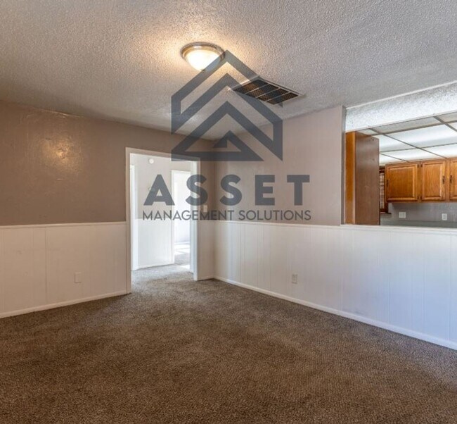 Building Photo - Section 8 approved home!