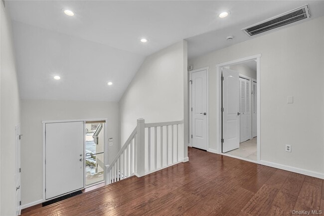 Building Photo - 504 Heritage Hls