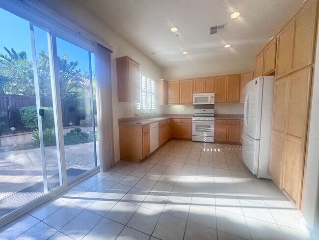 Building Photo - Beautifully Maintained Single Story 4 Bed ...