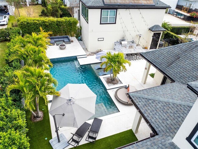 Building Photo - 13153 Lessing Ave