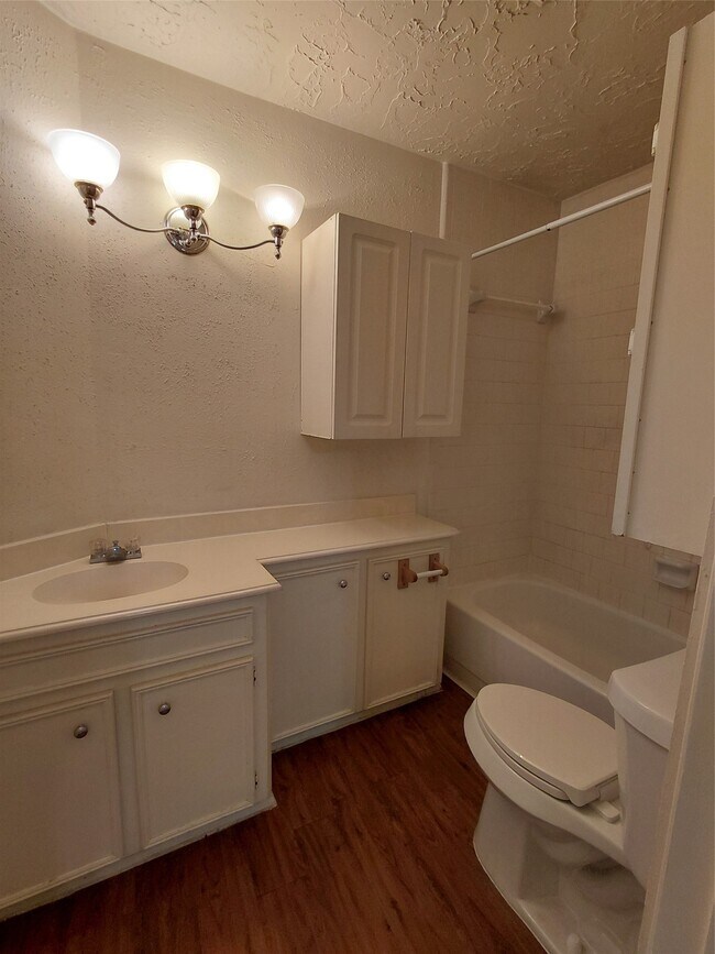 Building Photo - 3203 Mourning Dove Dr
