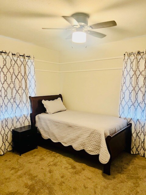 Building Photo - Room in House on E Mona Ave