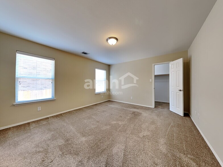 Building Photo - 5517 Parkview Hills Ln