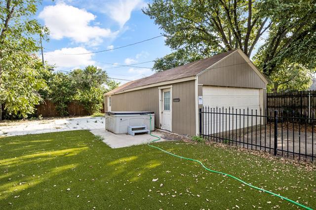 Building Photo - 2701 Benbrook Blvd