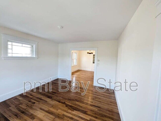 Building Photo - 37 Brainard St