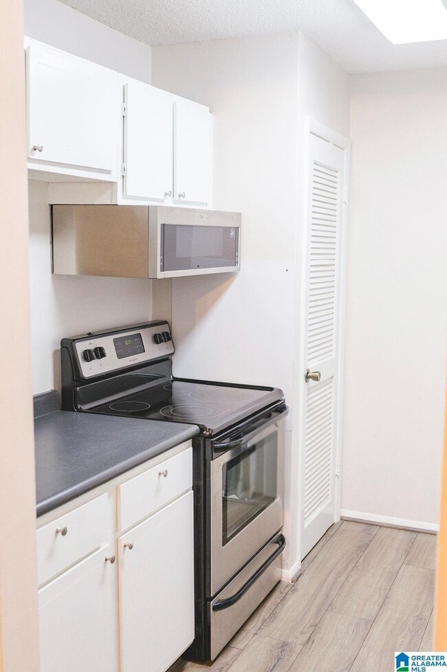 Building Photo - 1303 Woodland Vlg