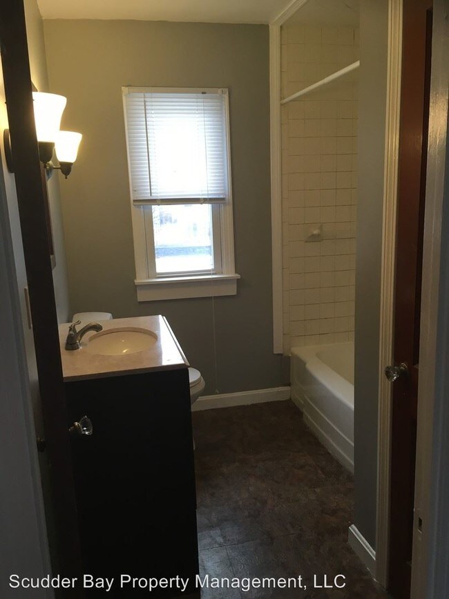 3 br, 1 bath House 231 South Street 231 South St Southbridge MA