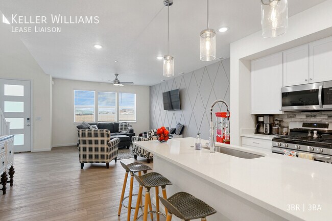 Building Photo - 1539 Spring Water Pt