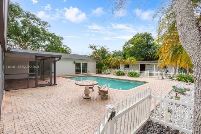 Building Photo - 7601 NW 82nd Terrace