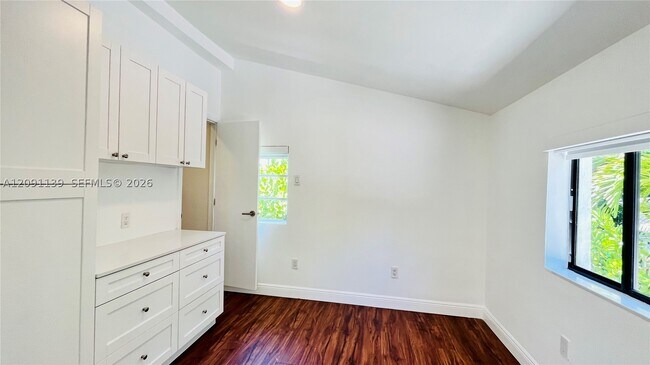 Building Photo - 2250 SW 23rd St
