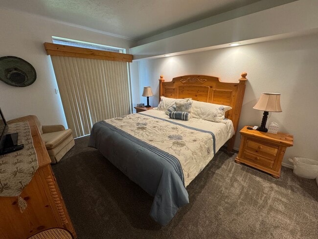 Building Photo - Beautiful Furnished 2 Bedroom Home on Golf Course!!