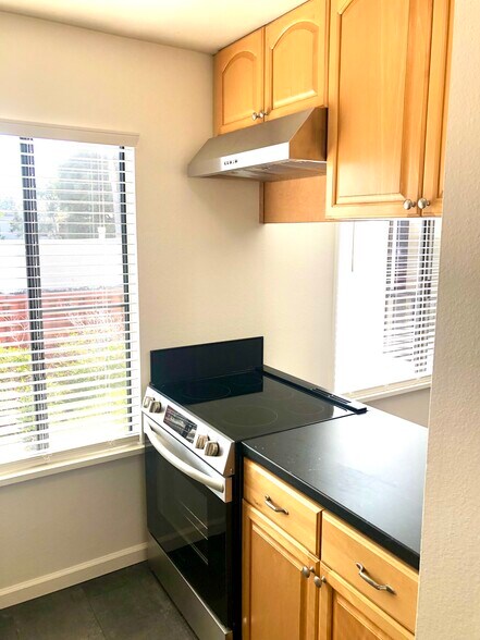 Building Photo - 6780 Friars Rd