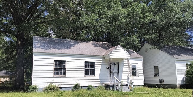 Building Photo - 3007 S Poplar St