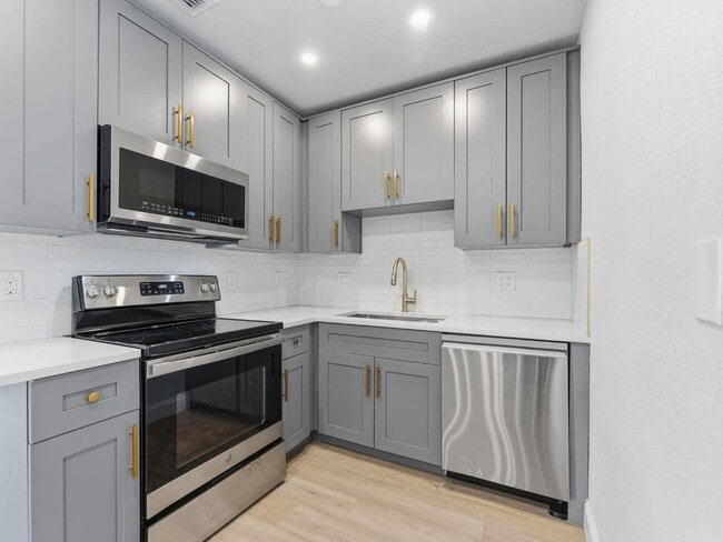Building Photo - 4085 Neptune Dr SE