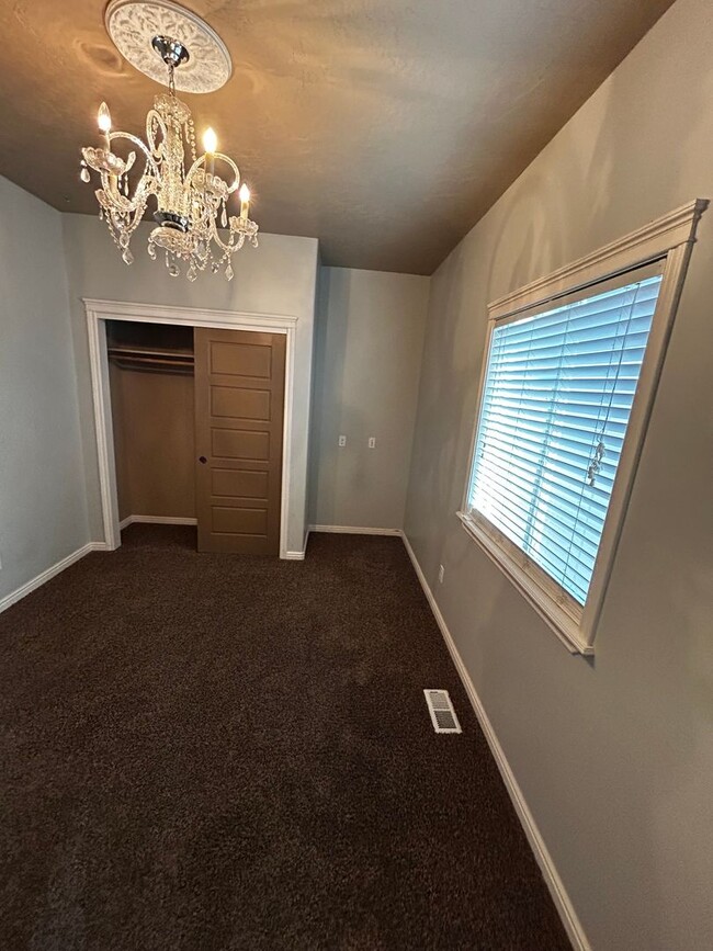 Building Photo - 3 Bedroom 2.5 Half Bath Home in Tuscany Vi...