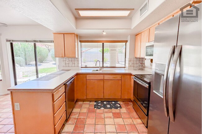 Building Photo - 3Bed/2Bath Furnished Home w/Stunning Backyard! Ready for Immediate Move-In! – POOL!