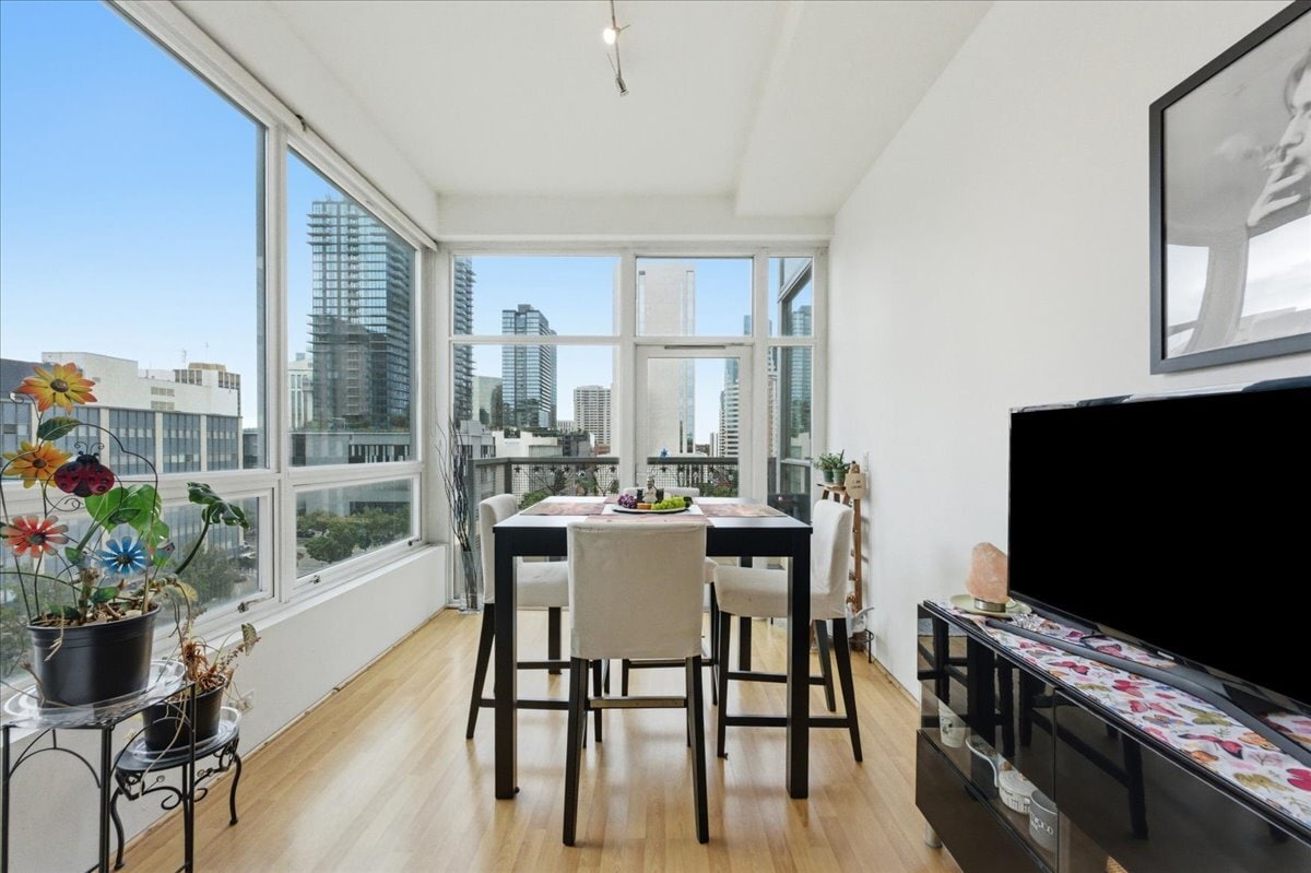 Building Photo - 350 W Ash St