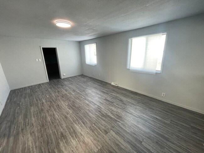 Building Photo - 624 Grant-N