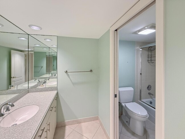 Building Photo - 5080 N Ocean Dr