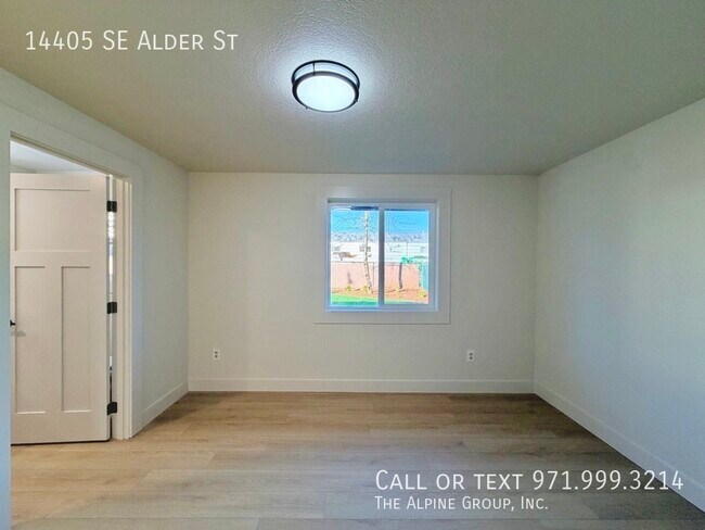 Building Photo - 14405 SE Alder St