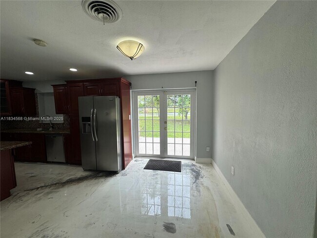 Building Photo - 115 Sierra Dr