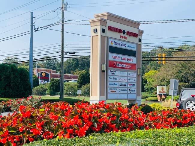 Near shopping, restaurants and commuting routes - 83 Heather Rdg