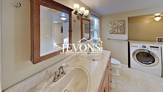 Building Photo - Beautiful two-story home in a walkable area near dining, shopping, entertainment and schools!