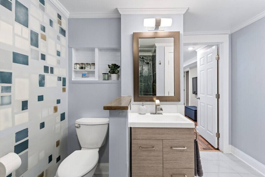 Building Photo - 657 McGruder St NE