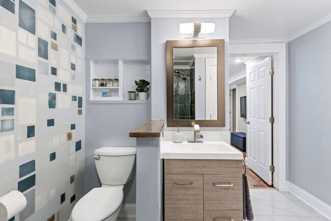 Building Photo - 657 McGruder St NE