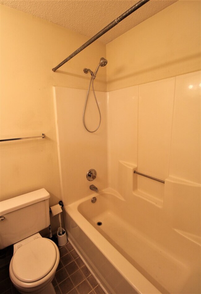 Building Photo - 60 Crowndale Ct