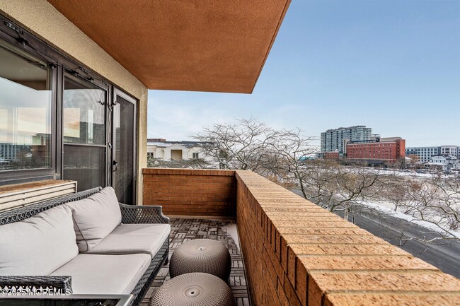 Building Photo - 321 Sunset Ave